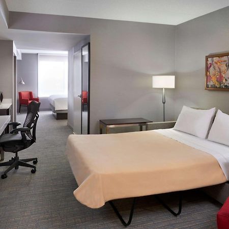 Hilton Garden Inn Toronto Airport West/Мисисага Екстериор снимка