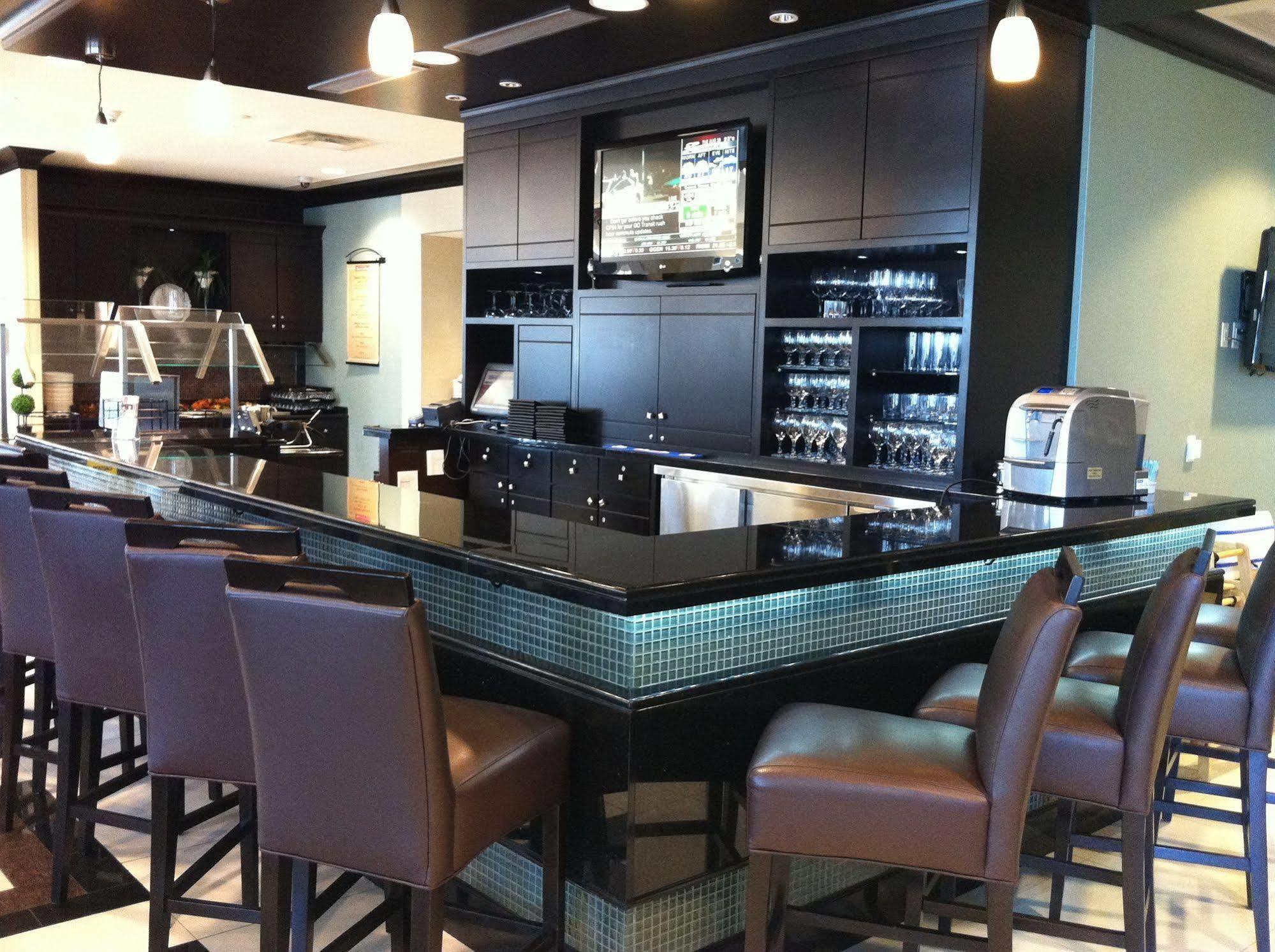 Hilton Garden Inn Toronto Airport West/Мисисага Екстериор снимка