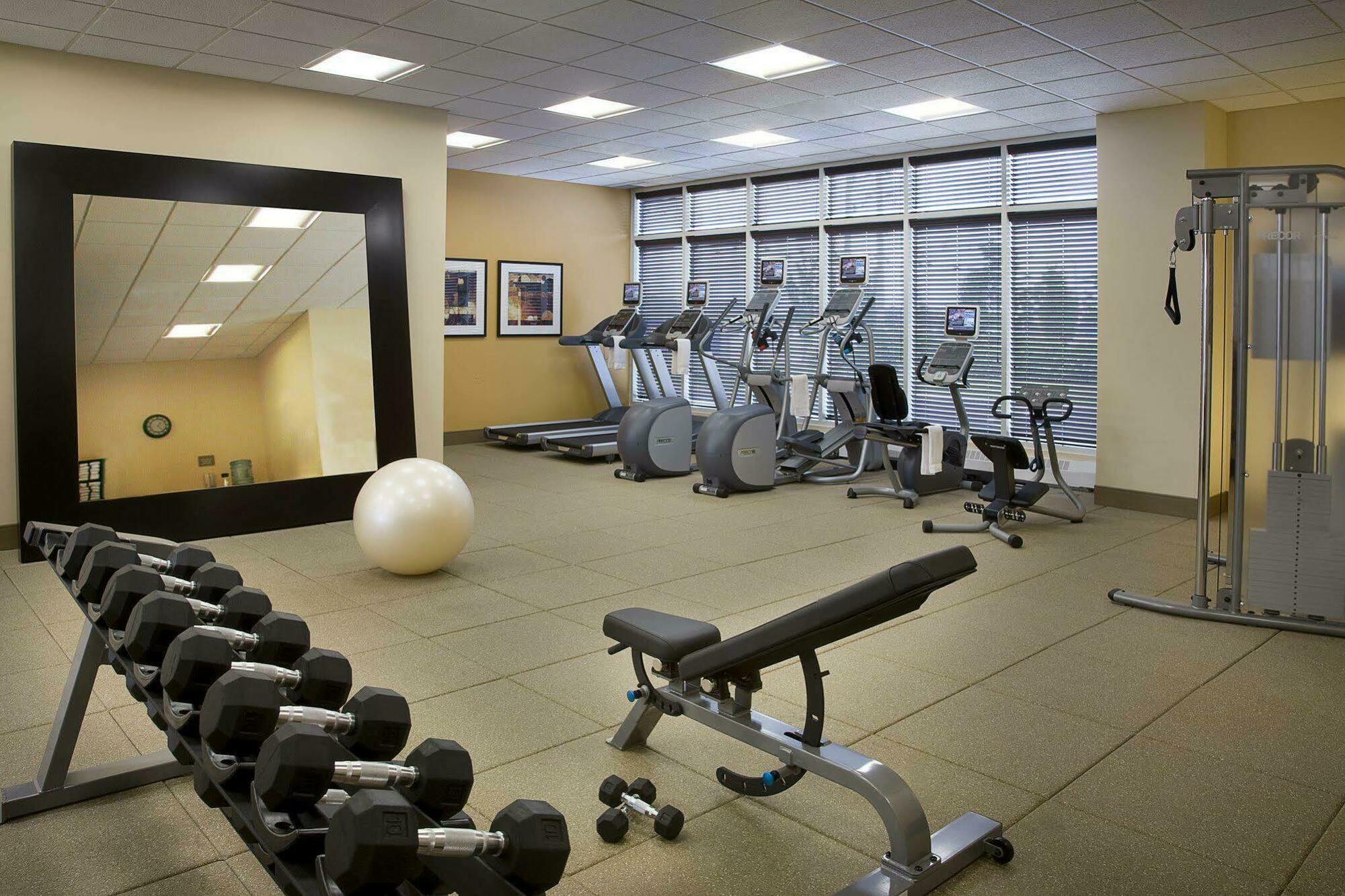 Hilton Garden Inn Toronto Airport West/Мисисага Екстериор снимка